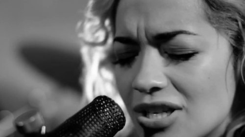 Rita Ora – R.I.P. (Acoustic Video)