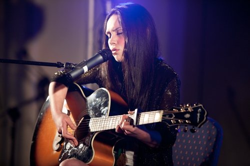 Truly Ford – Help Me If I Fall (Acoustic Video)