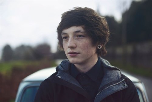 Lewis Watson – Close (Video)