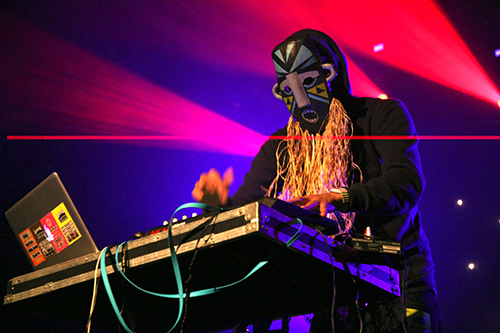 SBTRKT – Hold The Line