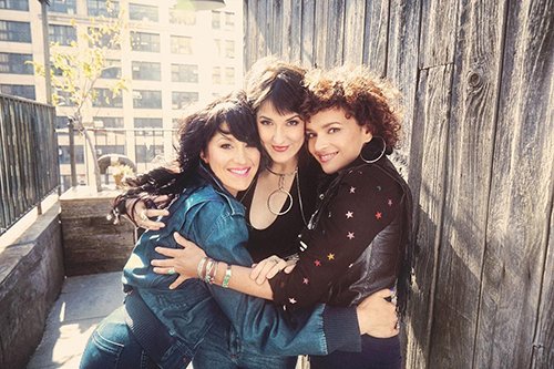 Puss N Boots (Norah Jones, Sasha Dobson & Catherine Popper) – It’s Not Easy