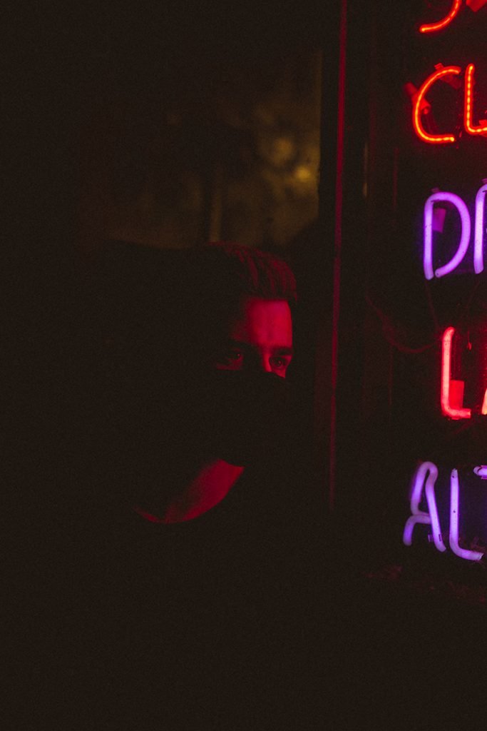 bloody white – first time (Video)