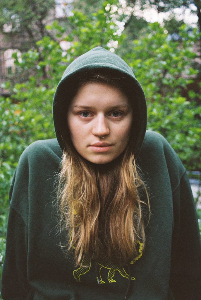 girl in red – rue (Video)