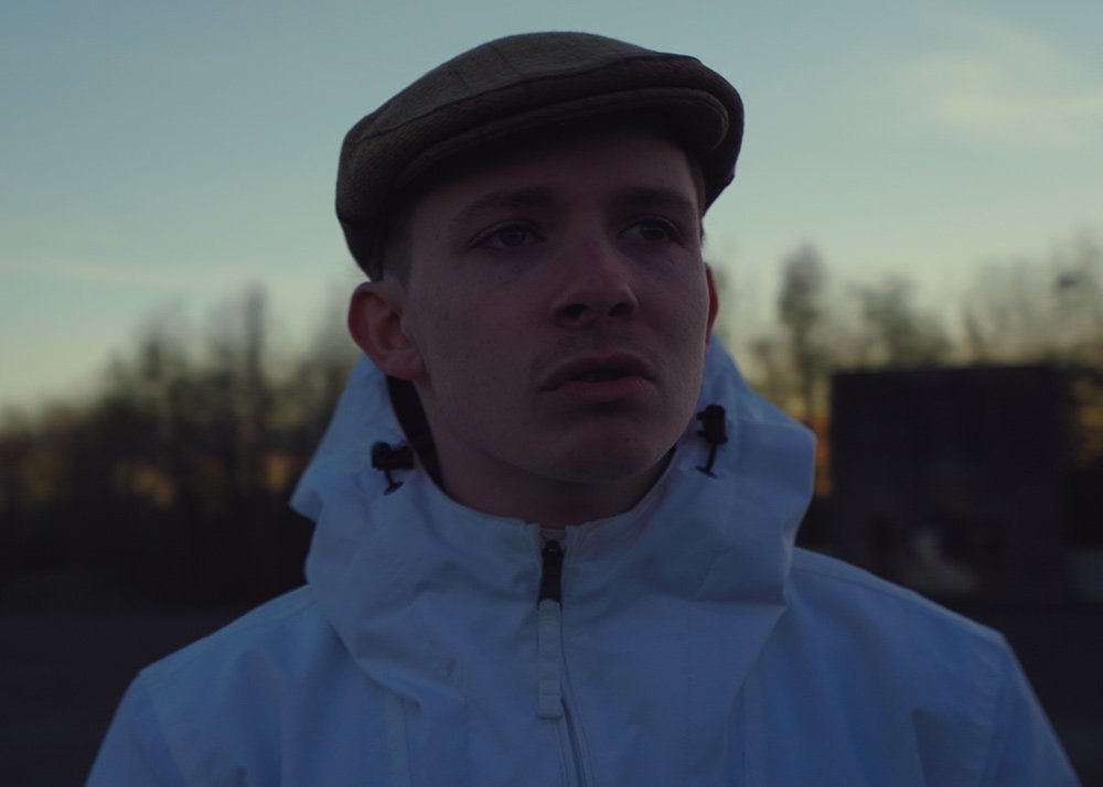 Strange Boy – Waiting (Video)